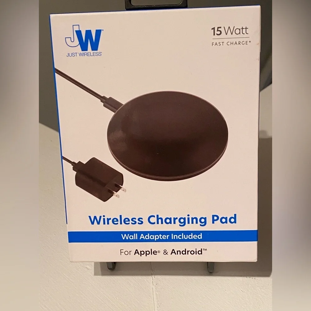 Wireless Charging Pad 15W Fast Charge Black New in Box Apple Android
